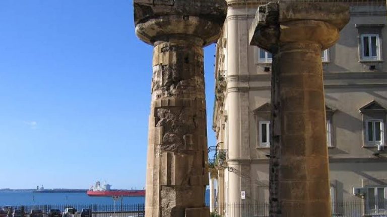 Taranto, da sospendere il bando per l’abilitazione di guide turistiche